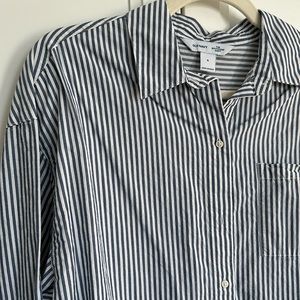 Old Navy blue & white striped Boyfriend button down Size S